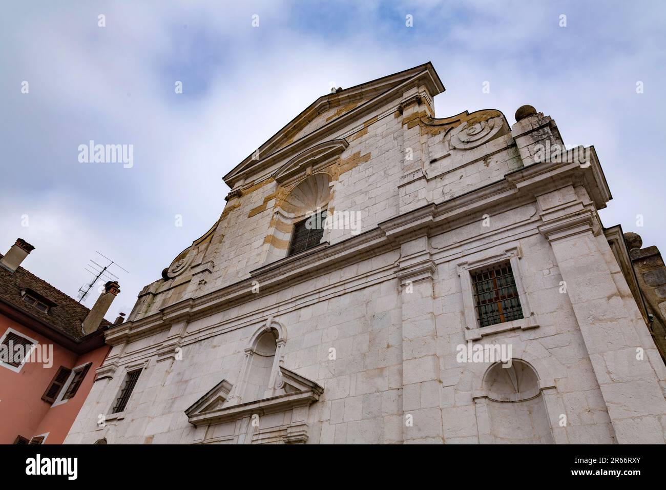 Die Kirche Saint-Francois, auch bekannt als die Kirche der Italiener, ist eine katholische Kirche in Annecy in Haute-Savoie, Frankreich. Stockfoto