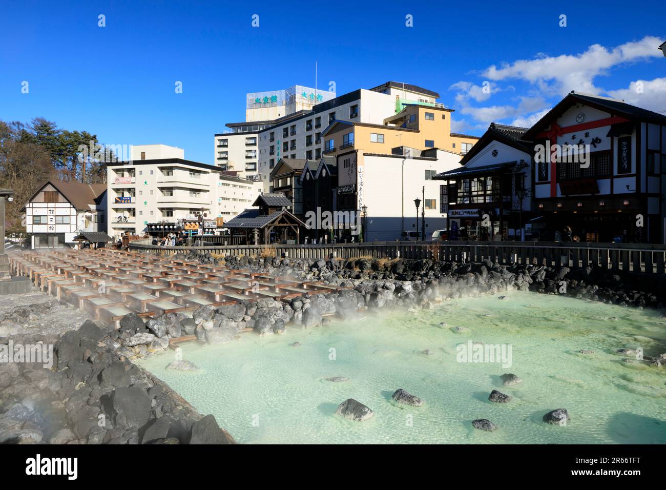 Kusatsu Onsens Warmwasserfeld Stockfoto