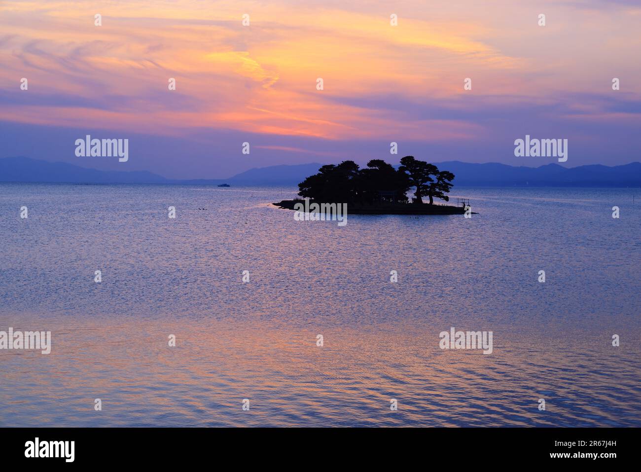 Sonnenuntergang am Shinji-See Stockfoto