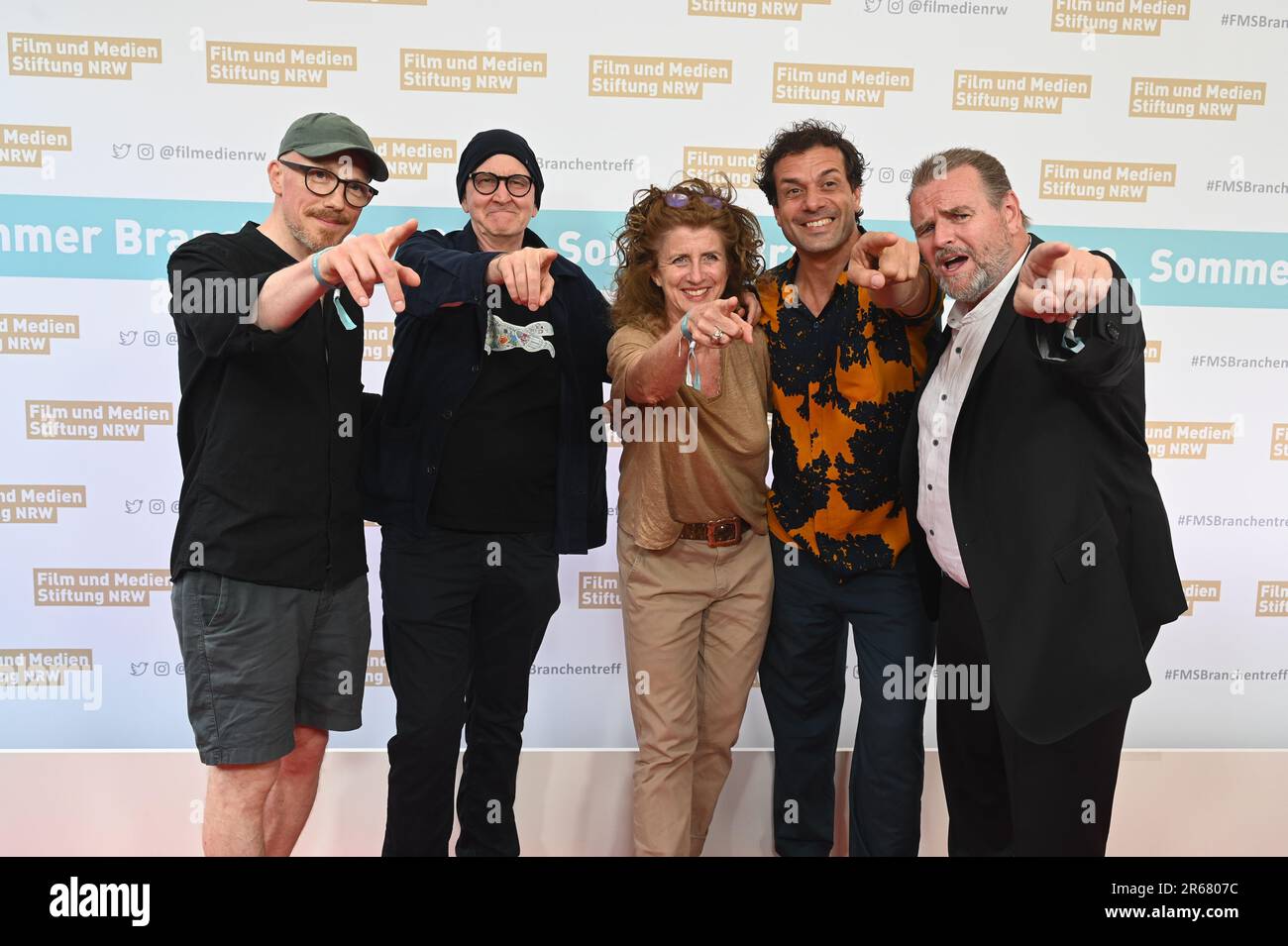 Köln, Deutschland. 06. Juni 2023. Team Mord mit Aussicht: Markus Sehr und Oliver Schmitz (beide Regisseure), Julia Schmitt, Kai Schumann und Felix Vörtler, l-r, kommen zur Sommerversammlung der Film- und Medienstiftung NRW 2023 Kredit: Horst Galuschka/dpa/Alamy Live News Stockfoto