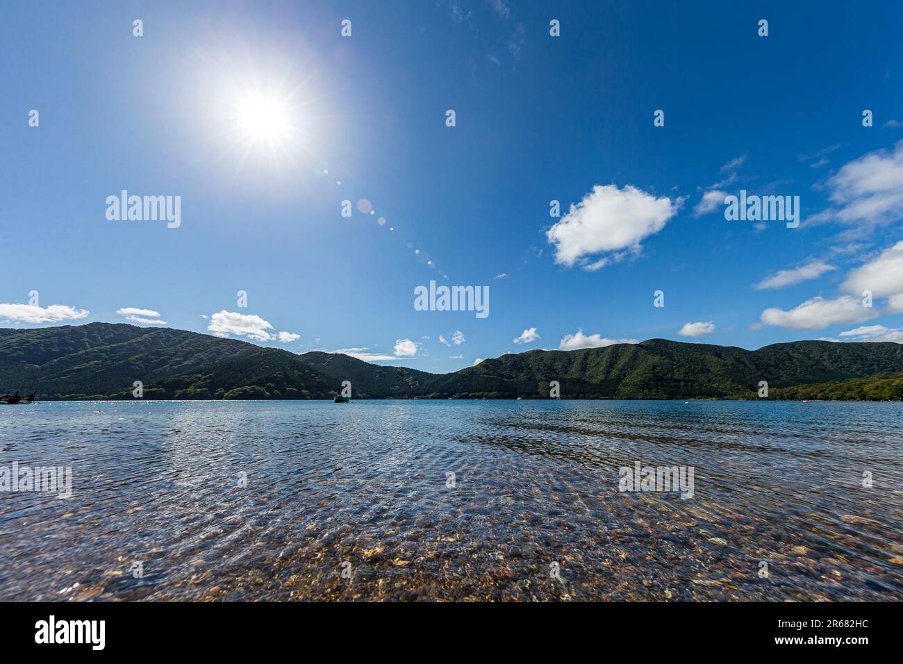 Ashinoko-See am klaren Himmel Stockfoto