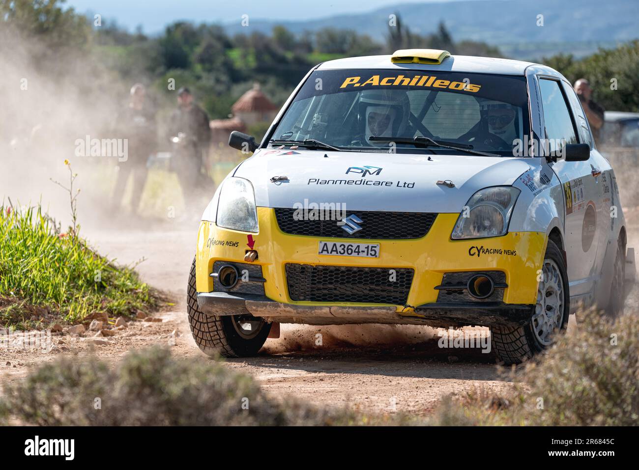 Anogyra, Zypern - 29. Januar 2023: Fahrer Achilleos Panagiotis (CY) und Beifahrer Charalambous Andreas (CY), der Suzuki Swift Sport MK4 in Anogyra fährt Stockfoto