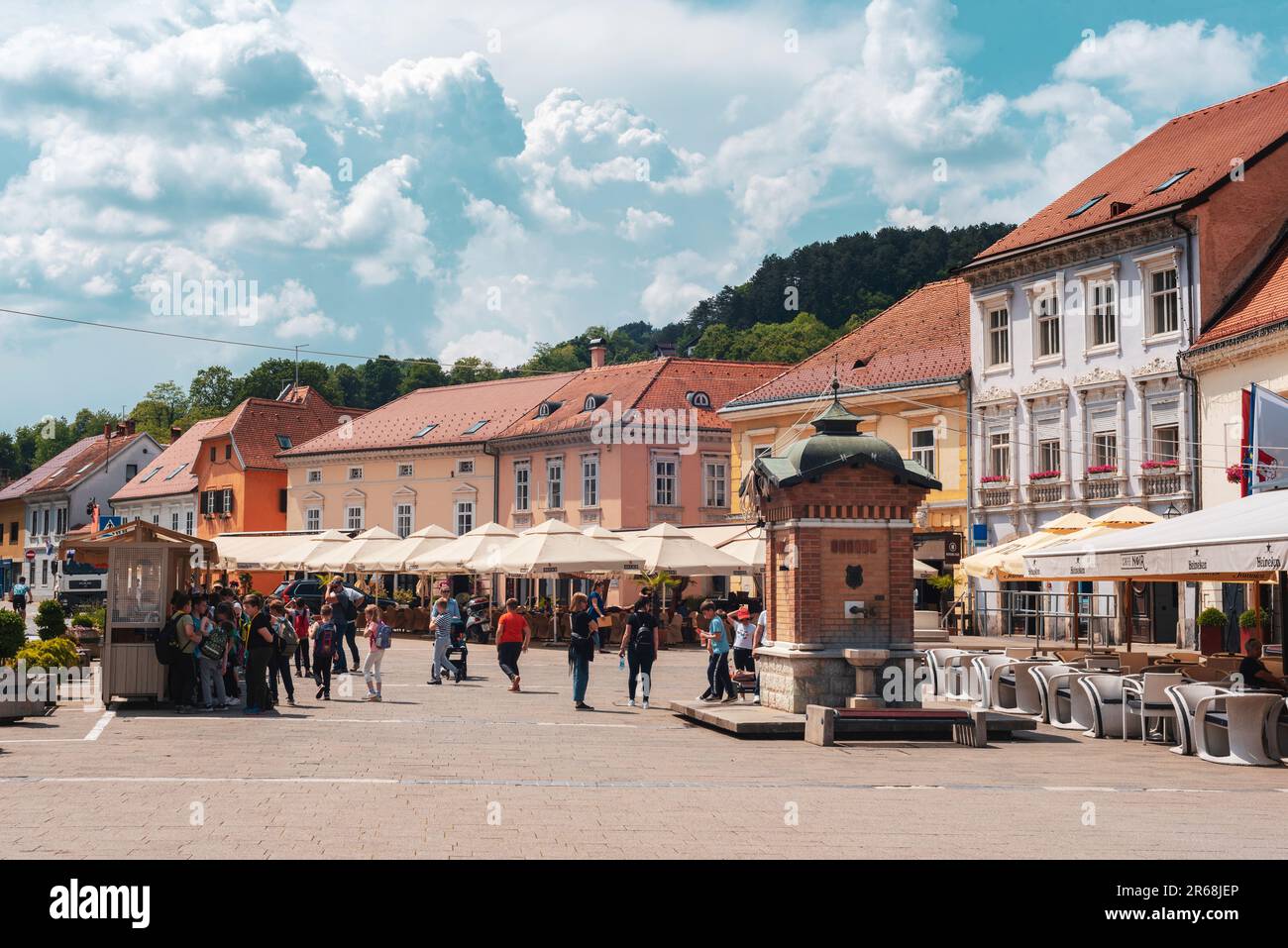 SAMOBOR KROATIEN - 1. Juni 2023: Stadtzentrum von Samobor, kleine Stadt nahe Zagreb. Stockfoto