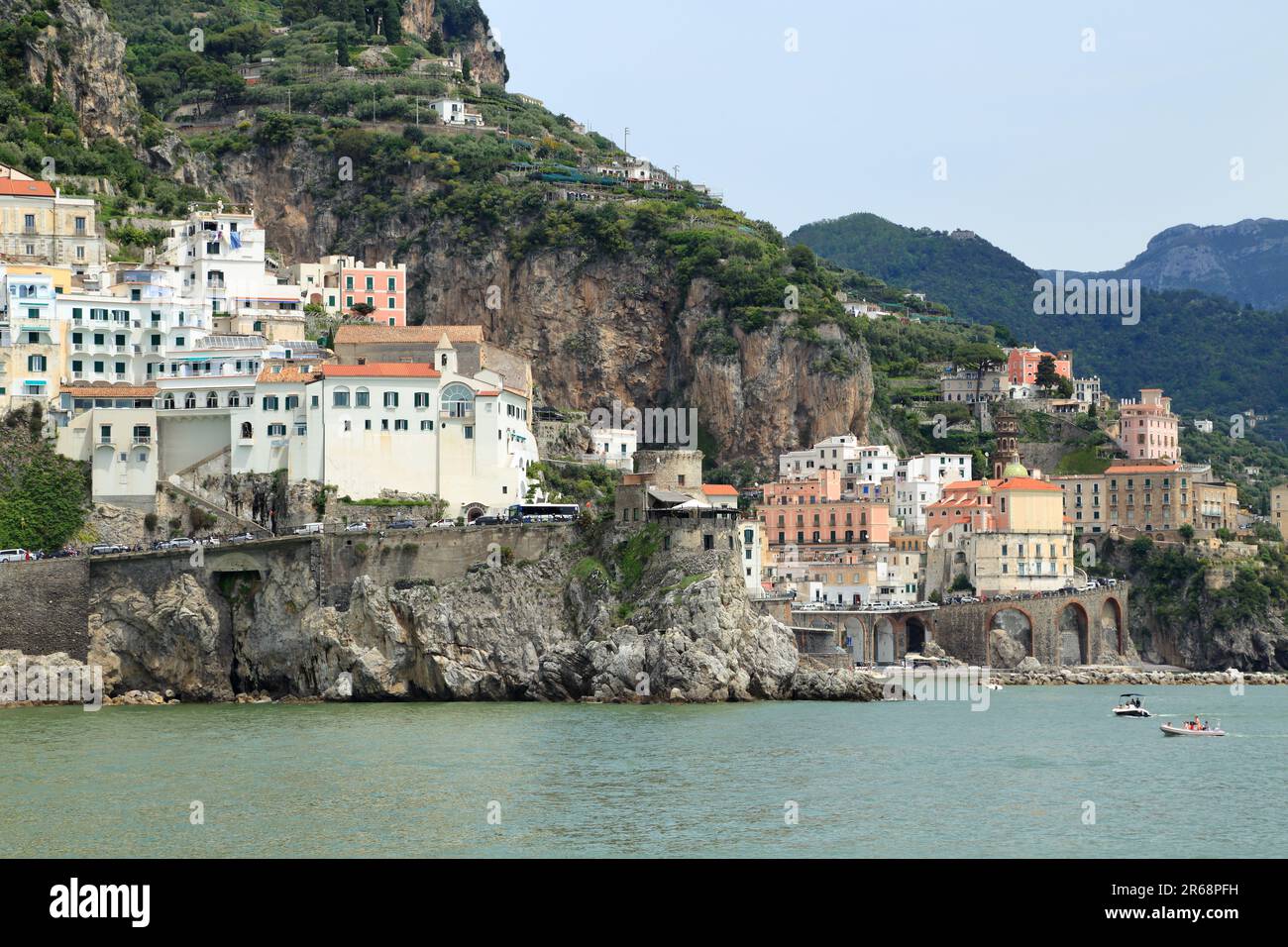 Blick auf Amalfi, Amalfiküste (Costiera amalfitana/Costa d'Amalfi) Stockfoto