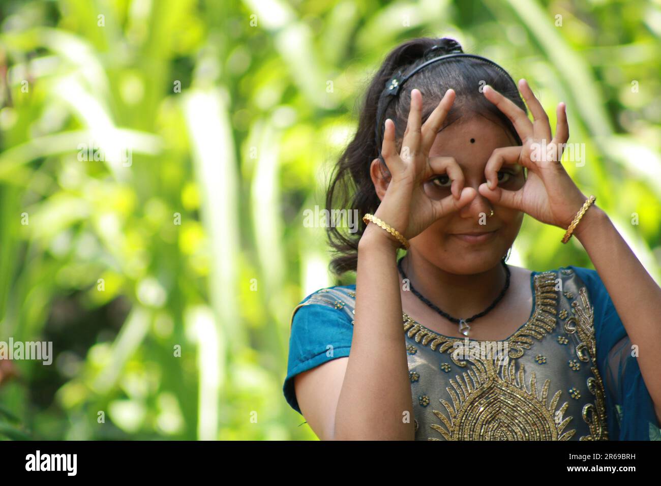 Porträt eines schönen jungen indischen Teenagers Stockfoto