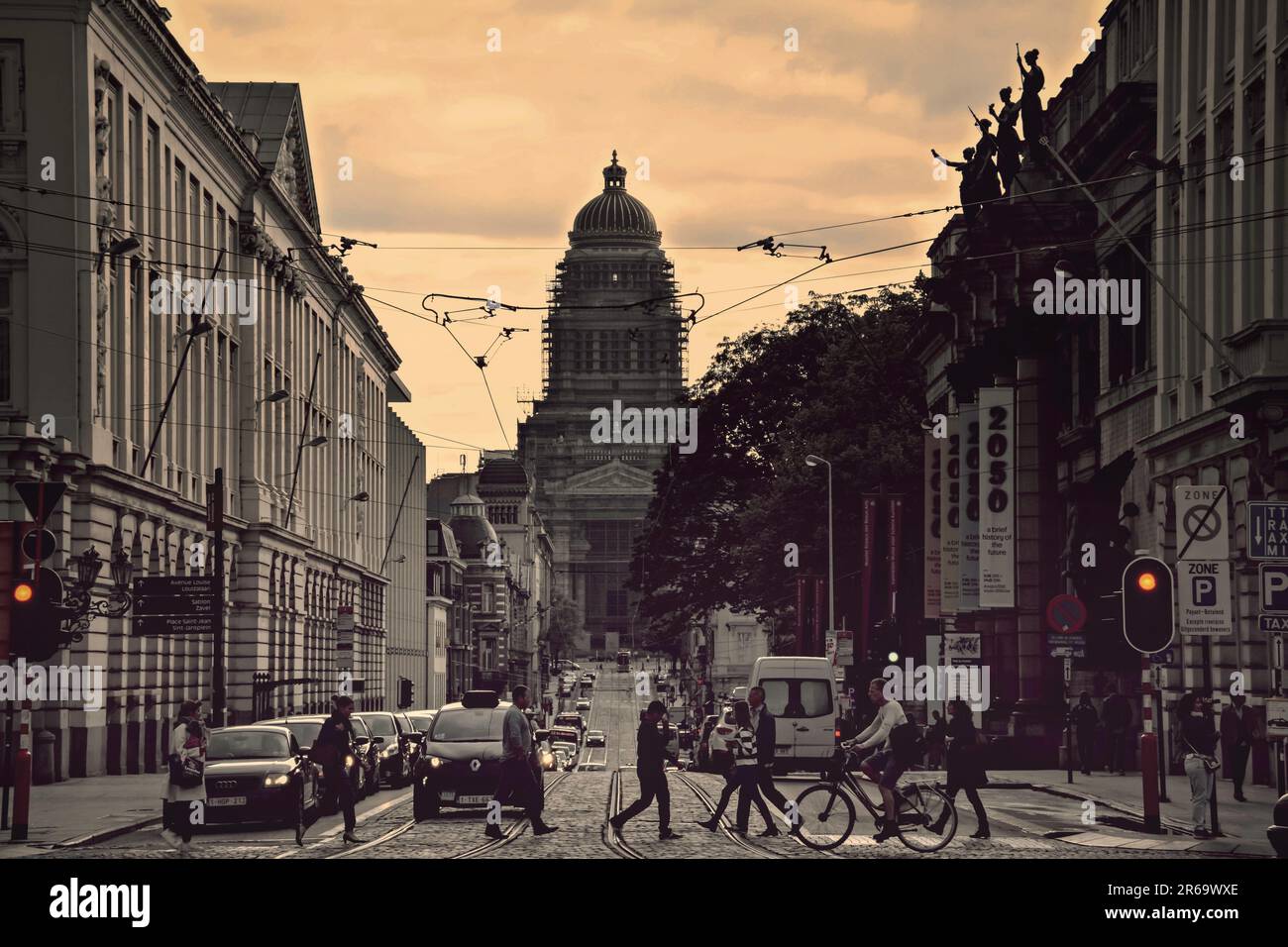 Alte Brüsseler Szene mit dem Justizpalast im Hintergrund Stockfoto