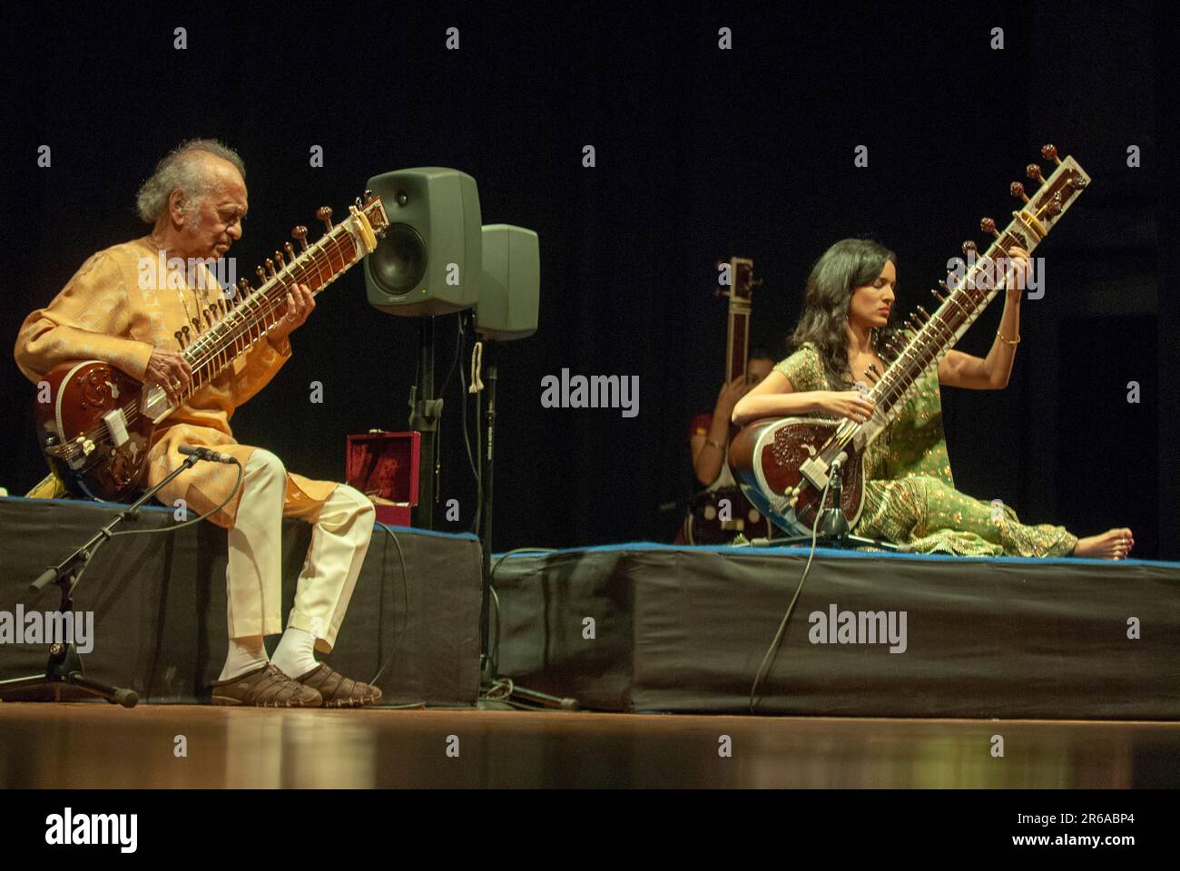 Pandit Ravi Shankar, indischer Sitarist, Sitar-Virtuose, spielt Musikinstrument-Sitar, Tochter, Anoushka Shankar, britisch-amerikanischer Sitarspieler, Indien Stockfoto