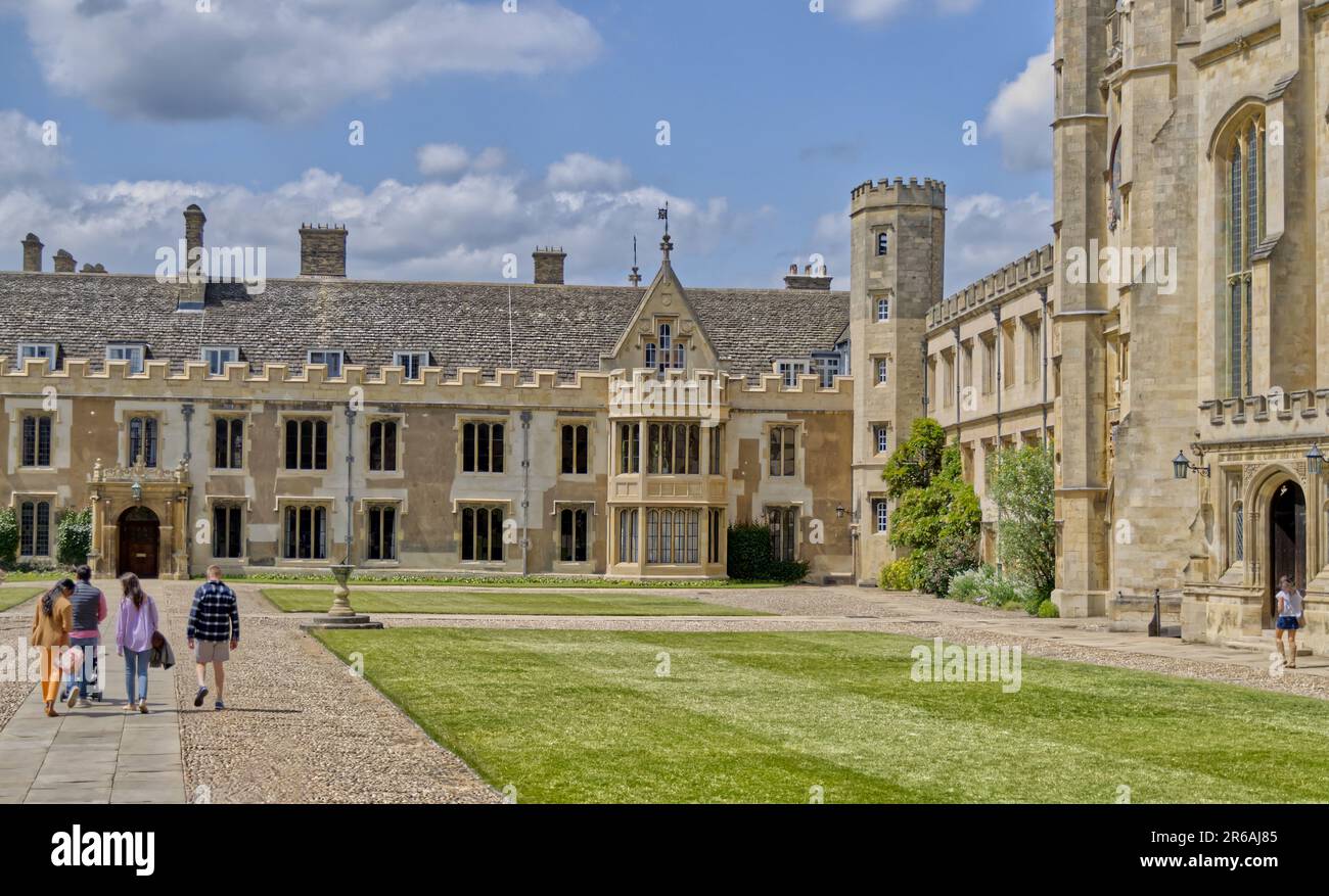 Ich lief um einen Hof an einem College in Cambridge Stockfoto