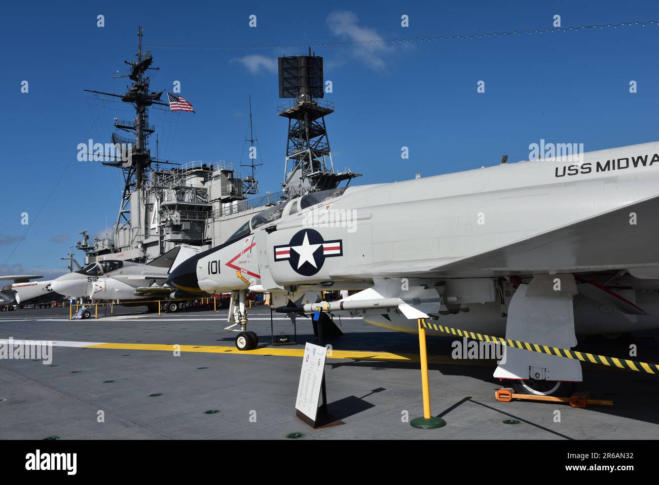 Ein McDonnell Douglas F-4 Phantom II Flugzeug parkt auf der Landebahn Stockfoto