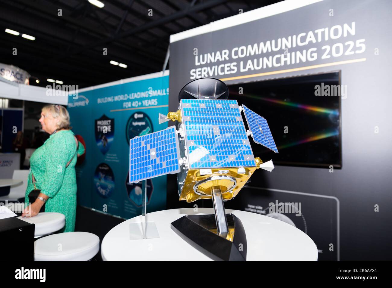 Surrey Satellite Technology Ltd. Stand auf der Space-Comm Expo 2023 Weltraumtechnologie-Veranstaltung im Farnborough International Exhibition & Conference Centre Stockfoto