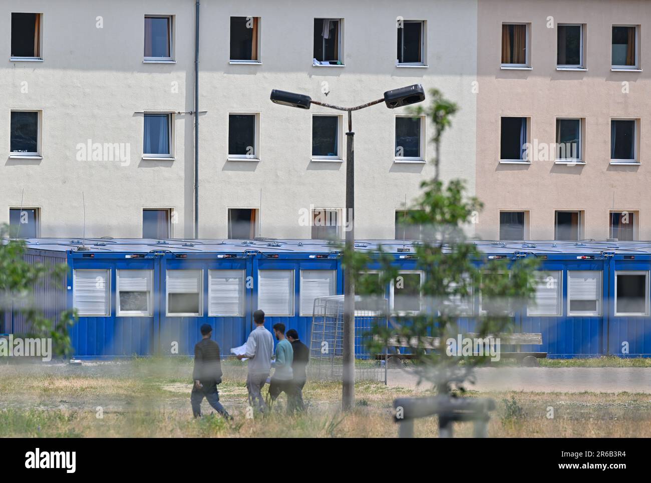 08. Juni 2023, Brandenburg, Eisenhüttenstadt: Das Gelände des Zentralamtes für Ausländer (ZABH) und die erste Aufnahmeeinrichtung des Landes Brandenburg. (Dpa "schwierige EU-Gespräche über eine weitreichende Reform des Asylsystems") Foto: Patrick Pleul/dpa Stockfoto