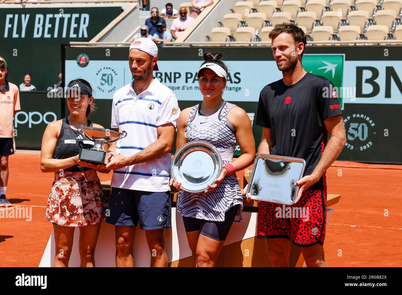 Paris, Frankreich. 8. Juni 2023. Tennisspieler Miyu Kato (Japan), Tim Puetz (Deutschland), Bianca Andreescu (Kanada) und Michael Venus (Neuseeland) beim French Open Grand Slam Tennis Turnier 2023 in Roland Garros, Paris, Frankreich. Frank Molter/Alamy Live-Nachrichten Stockfoto