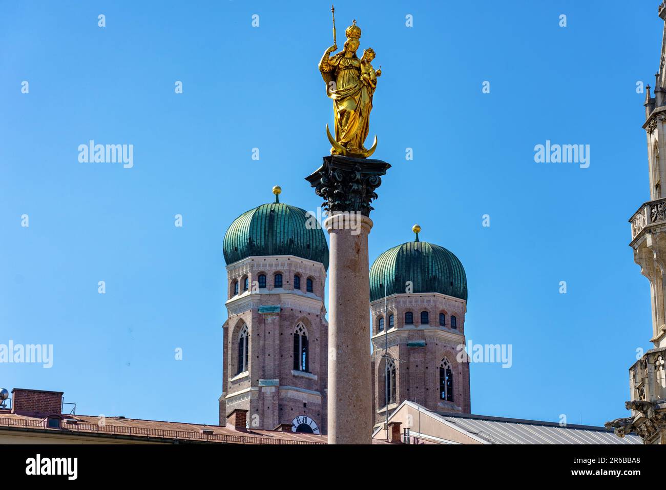 Mariensaule marys Kolumne in münchen auf dem Marienplatz - Details aus der Nähe. Stockfoto