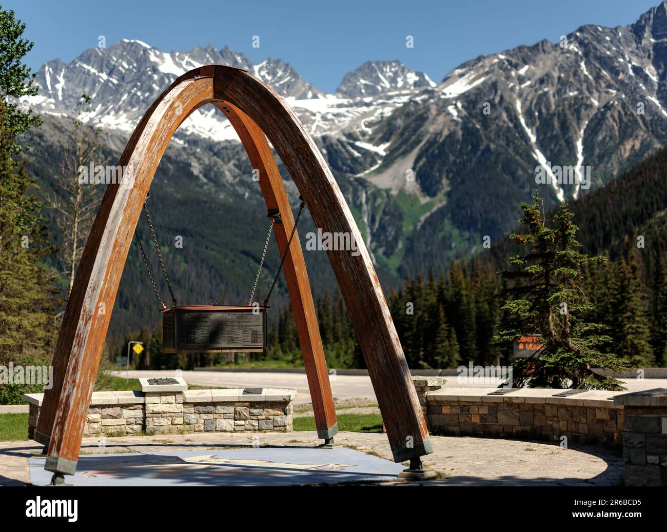 Rogers Pass befindet sich in den Rocky Mountains, wo der Trans Canada Highway schließlich fertiggestellt wurde. Stockfoto