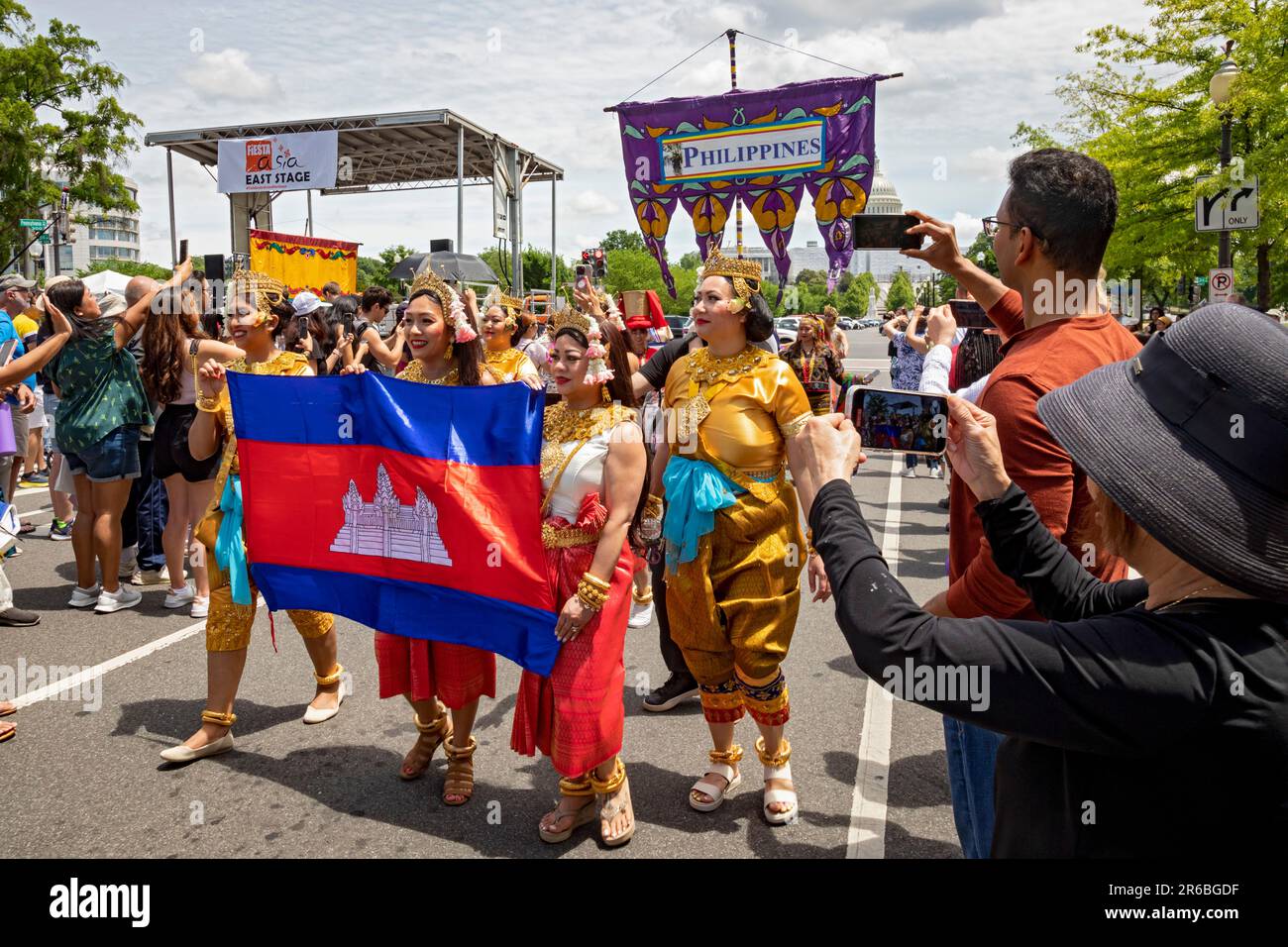 Washington, DC - die Fiesta Asia Street Fair. Das jährliche Festival bietet Unterhaltung und Speisen aus über 20 panasiatischen Kulturen. Es wird festgehalten Stockfoto