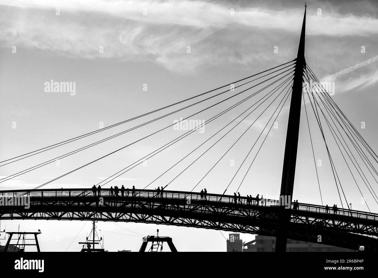 Schwarzweißfoto der Ponte del Mare, Pescara, Italien Stockfoto