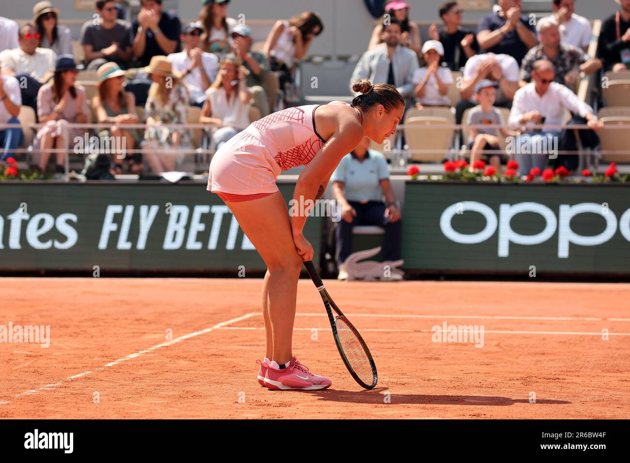 Paris, Frankreich. 08. Juni 2023. Aryna Sabalenka aus Belarus spielt am Donnerstag, den 8. Juni 2023, bei den Roland Garros French Tennis Open in Paris gegen Karolina Muchova aus der Tschechischen Republik. Muchova gewann 7:6, 6:7, 7-5 und qualifizierte sich für das Finale. Foto: Maya Vidon-White/UPI Credit: UPI/Alamy Live News Stockfoto