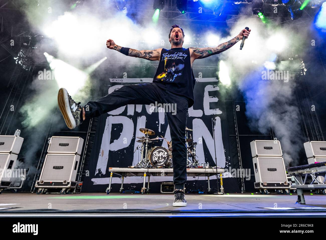 Hradec Kralove, Tschechische Republik. 08. Juni 2023. Pierre Bouvier von der kanadischen Band Simple Plan tritt am 8. Juni 2023 auf dem Konzert des Rock for People Festivals in Hradec Kralove, Tschechische Republik. Kredit: David Tanecek/CTK Photo/Alamy Live News Stockfoto