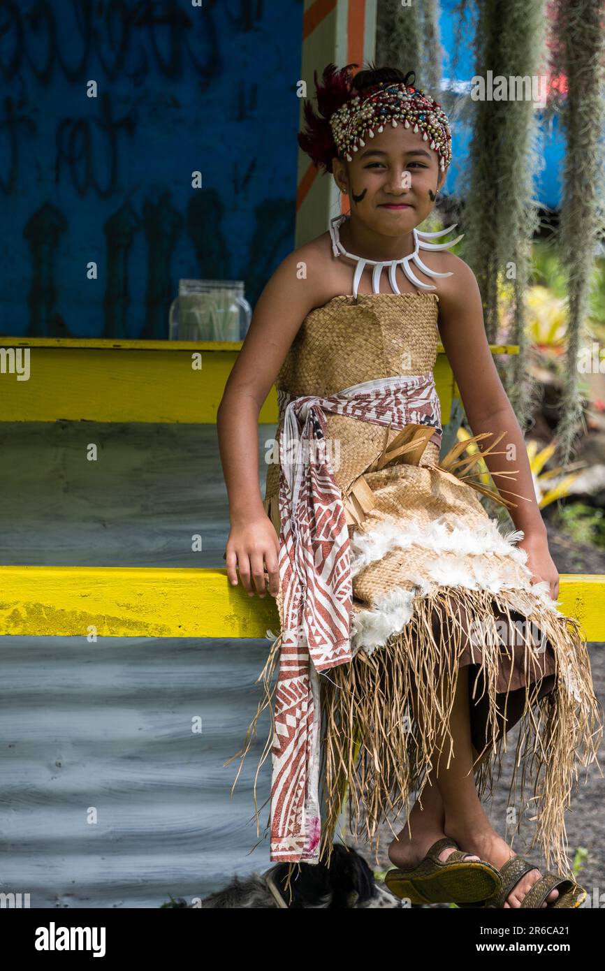 Talofa Village, Amerikanisch-Samoa, 7. Februar 2023. Das Porträt eines Mädchens, das als Prinzessin verkleidet ist, im Dorf Talofa, Amerikanisch-Samoa. Stockfoto