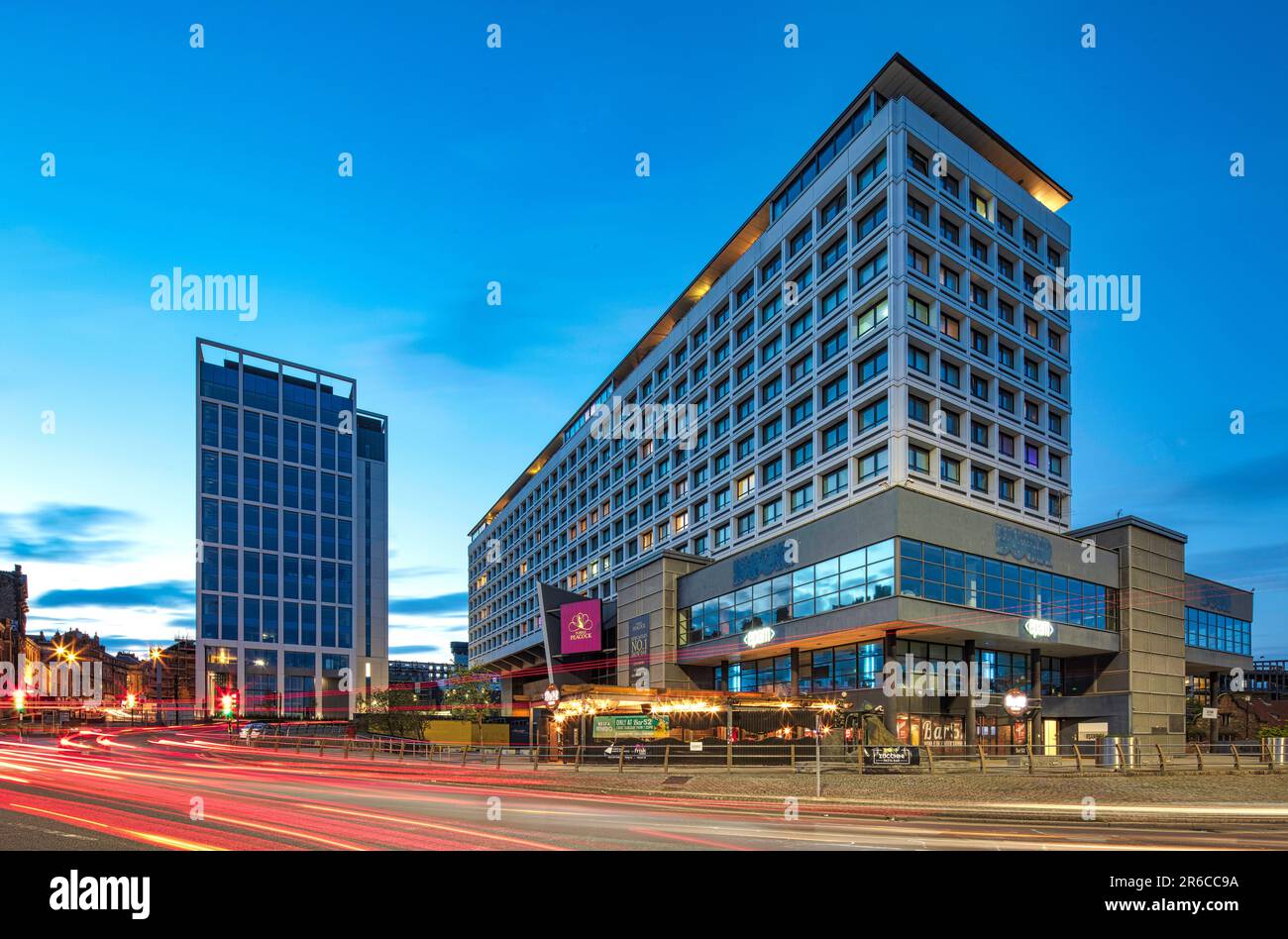 Außenansicht des Bank House bei Nacht in Newcastle Upon Tyne, Tyne und Wear, England, Großbritannien Stockfoto