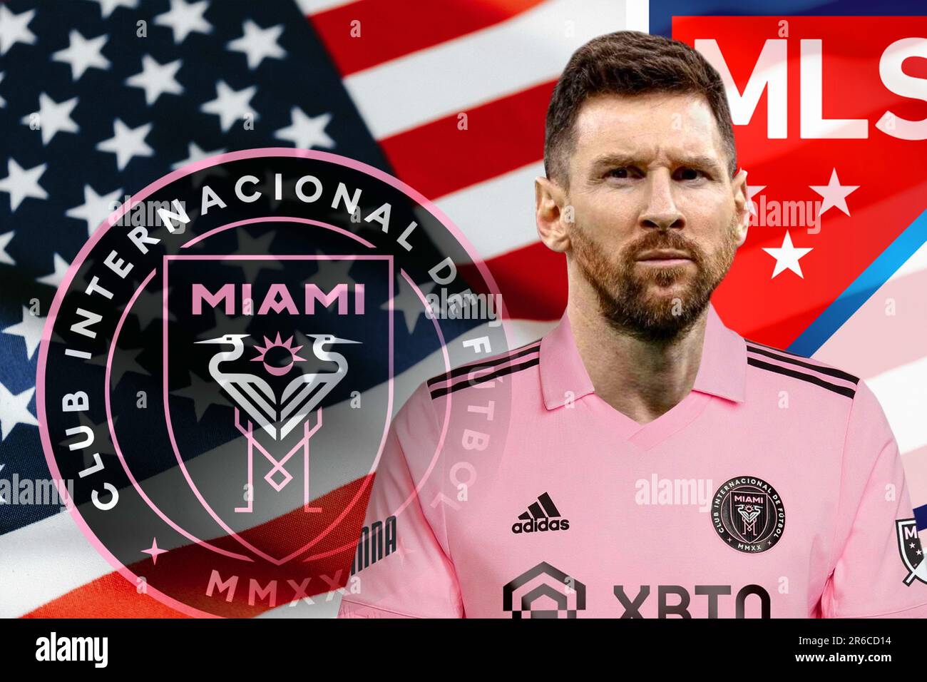 Lionel Messi mit dem Inter Miami Trikot, dem Team, den MLS-Schilden und der US-Flagge Stockfoto