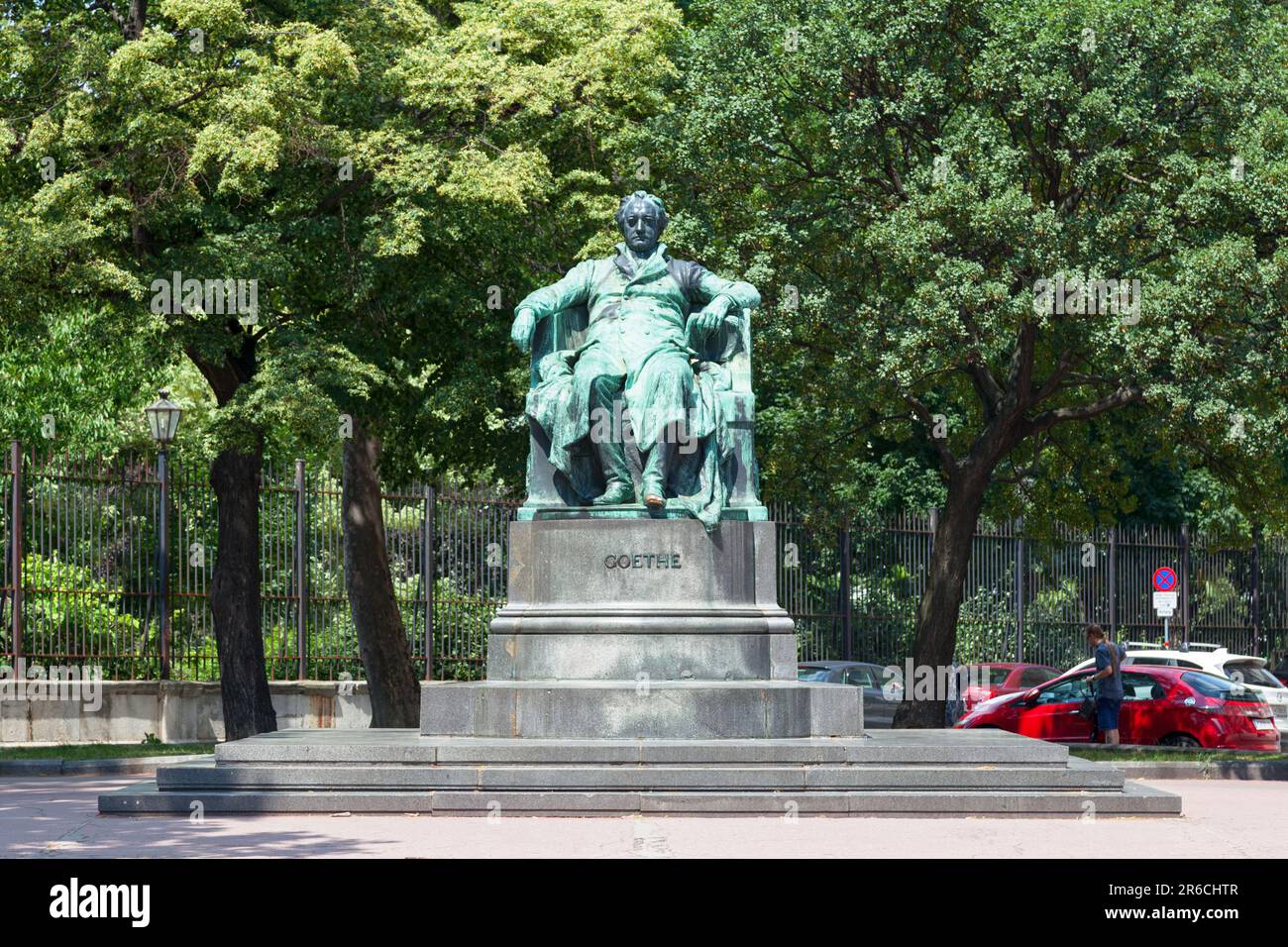 Wien, Österreich - Juni 17 2018: Die Goethe-Statue ist ein Denkmal an der Ecke Burggarten. Es ist Johann Wolfgang von Goethe gewidmet. Th Stockfoto