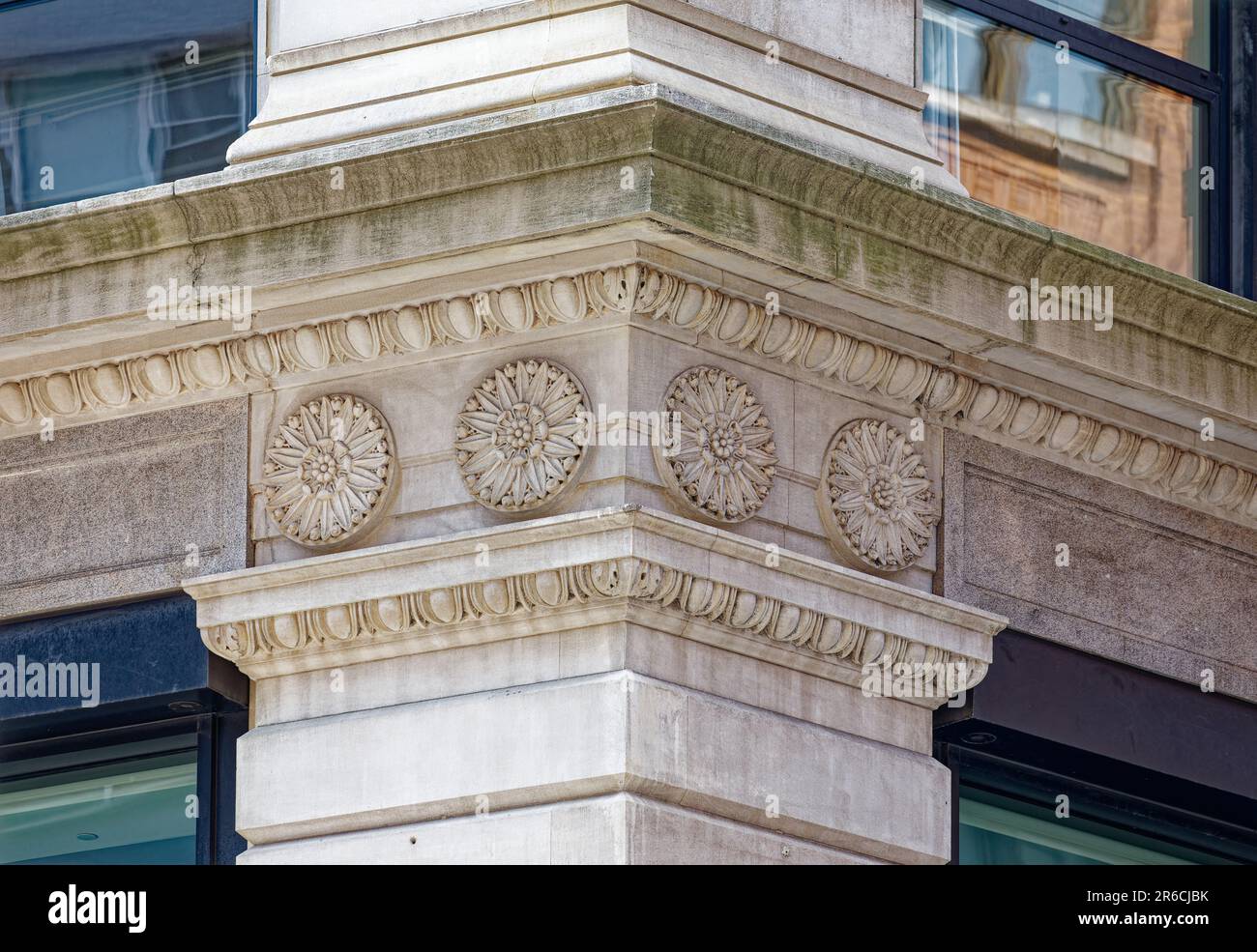 817 Broadway ist ein von New York City ausgewiesenes Bürogebäude am östlichen Rand von Greenwich Village, das 1898 nach Plänen von George B. Post erbaut wurde. Stockfoto