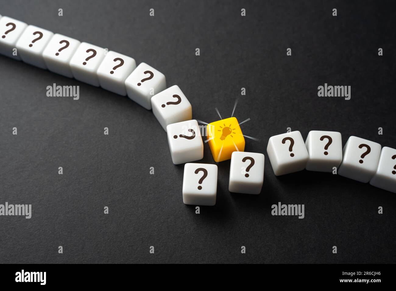 Wissen erweitert die Grenzen des Unbekannten. Problemlösung. Probleme von der Tagesordnung streichen. Bestimmung aller Unbekannten. Erleuchtung. Brea Stockfoto