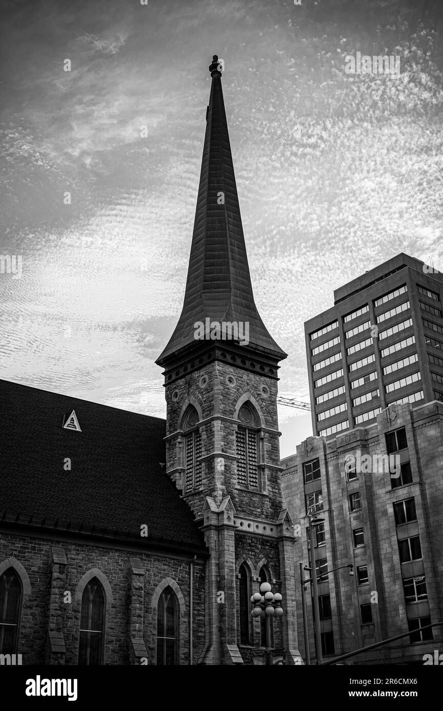 Schwarzweißfoto einer gotischen Kirche in Ottawa Stockfoto