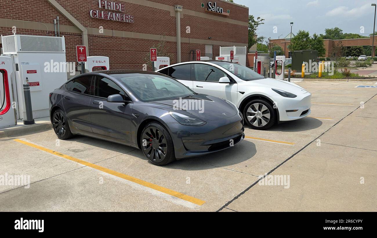 OVERLAND PARK, KANSAS 8. JUNI 2023 die Tesla Model Y werden am neuen