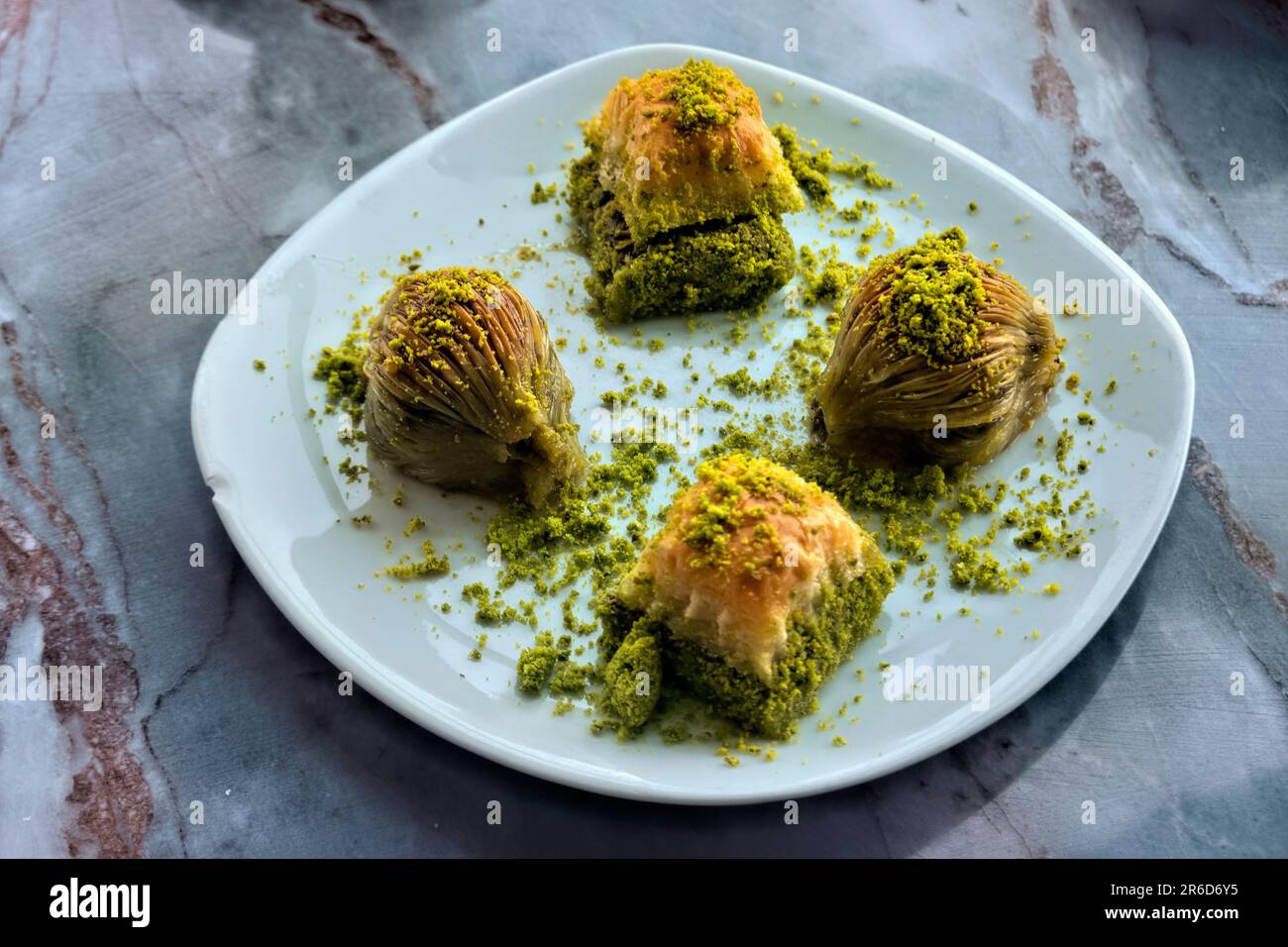 Köstliches Baklava in einem Café in Antalya, Türkei Stockfoto
