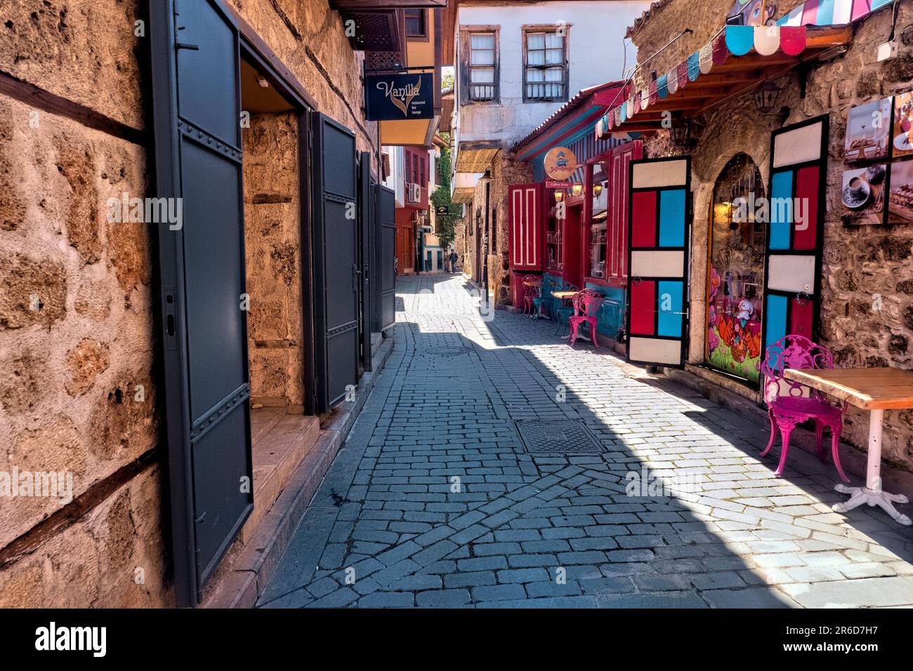 Straßenszenen in der farbenfrohen Altstadt von Kaleic, Antalya, Türkei Stockfoto