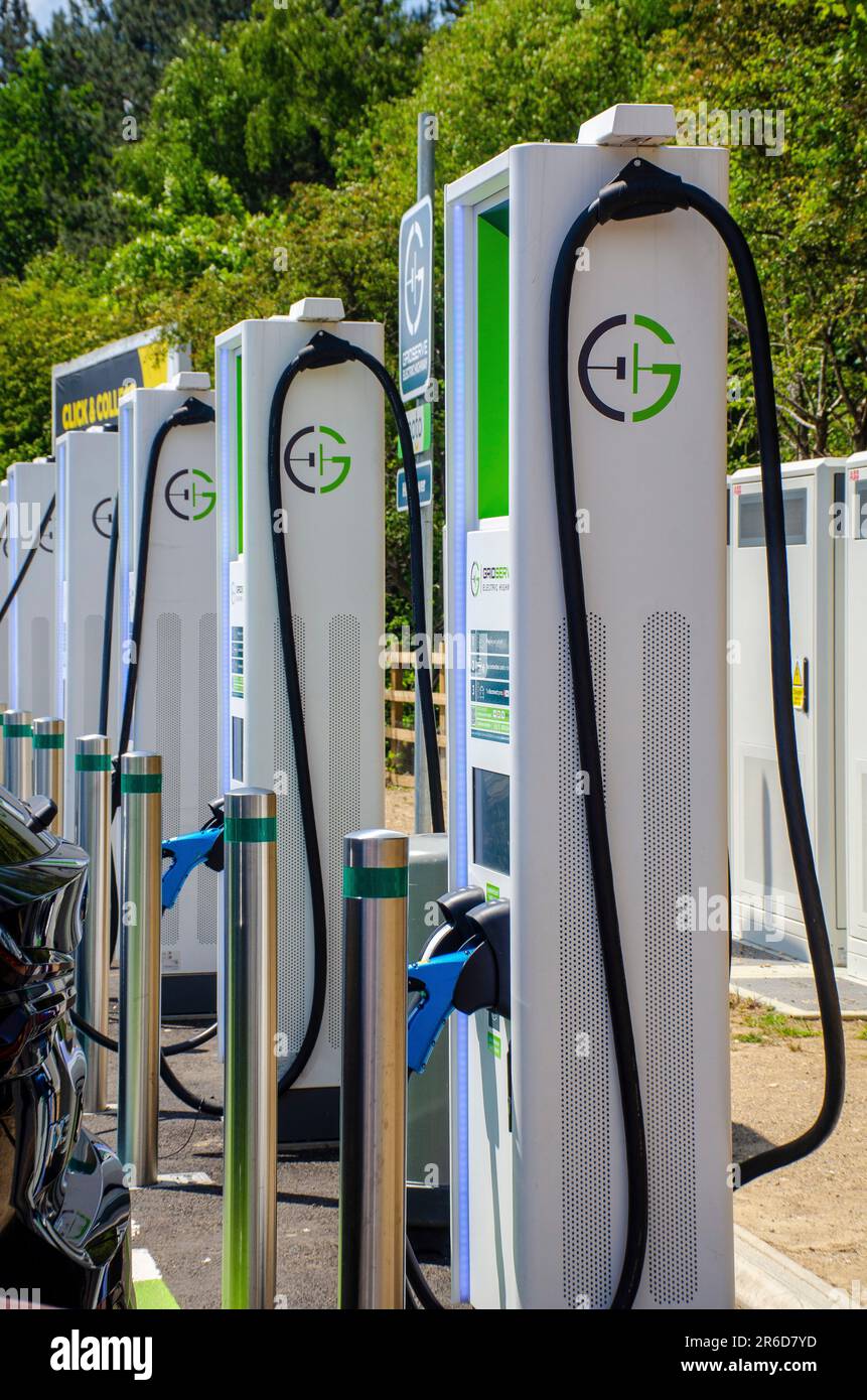 London, Großbritannien, 3. Juni 2023 Ladestationen für elektrische Autobahnen von Gridserve. EV-Ladestationen bei Pease Pottage Services Stockfoto