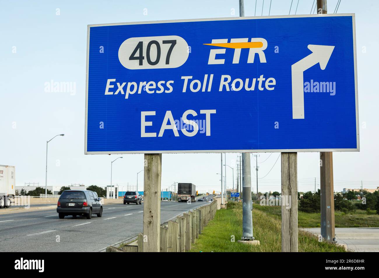 407 ETR Express toll Route East Beschilderung. Stockfoto