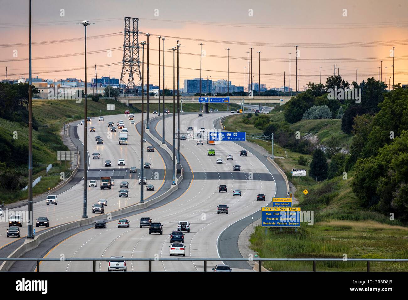 Toronto GTA, Highway 407 westlich von Highway 427 nach Osten. Stockfoto