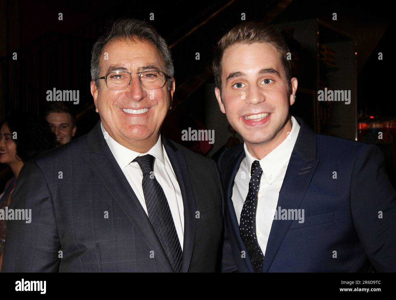 Kenny Ortega und Ben Platt nehmen am 26. Juni 2017 an den Pre-Show Awards und Red Carpet bei den National High School Musical Theatre Awards 2017 Teil, auch bekannt als JIMMY AWARDS im Minskoff Theatre in New York City. Foto: Henry McGee/MediaPunch Stockfoto