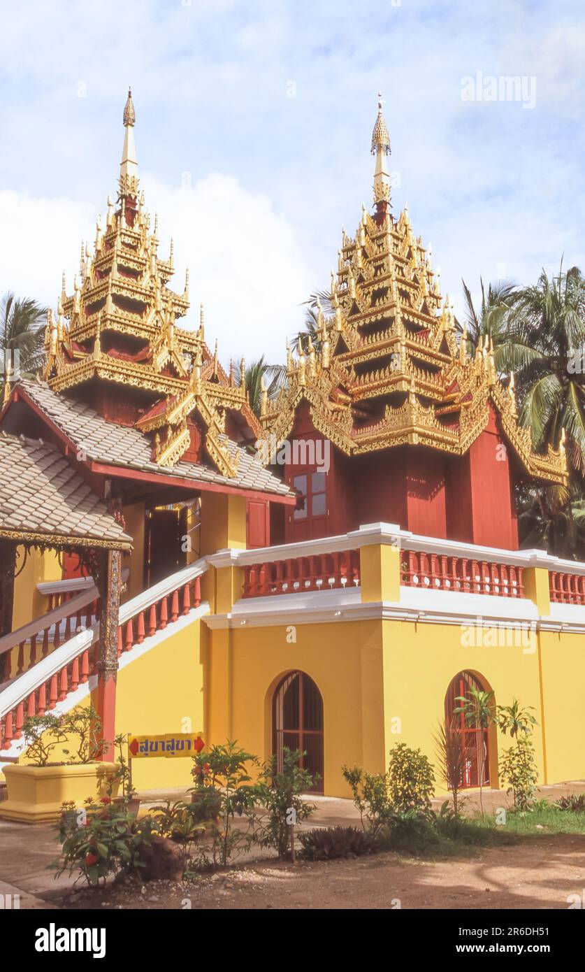 Ein buddhistischer Tempel in Lampang, der drittgrößten Stadt im Norden Thailands. Stockfoto