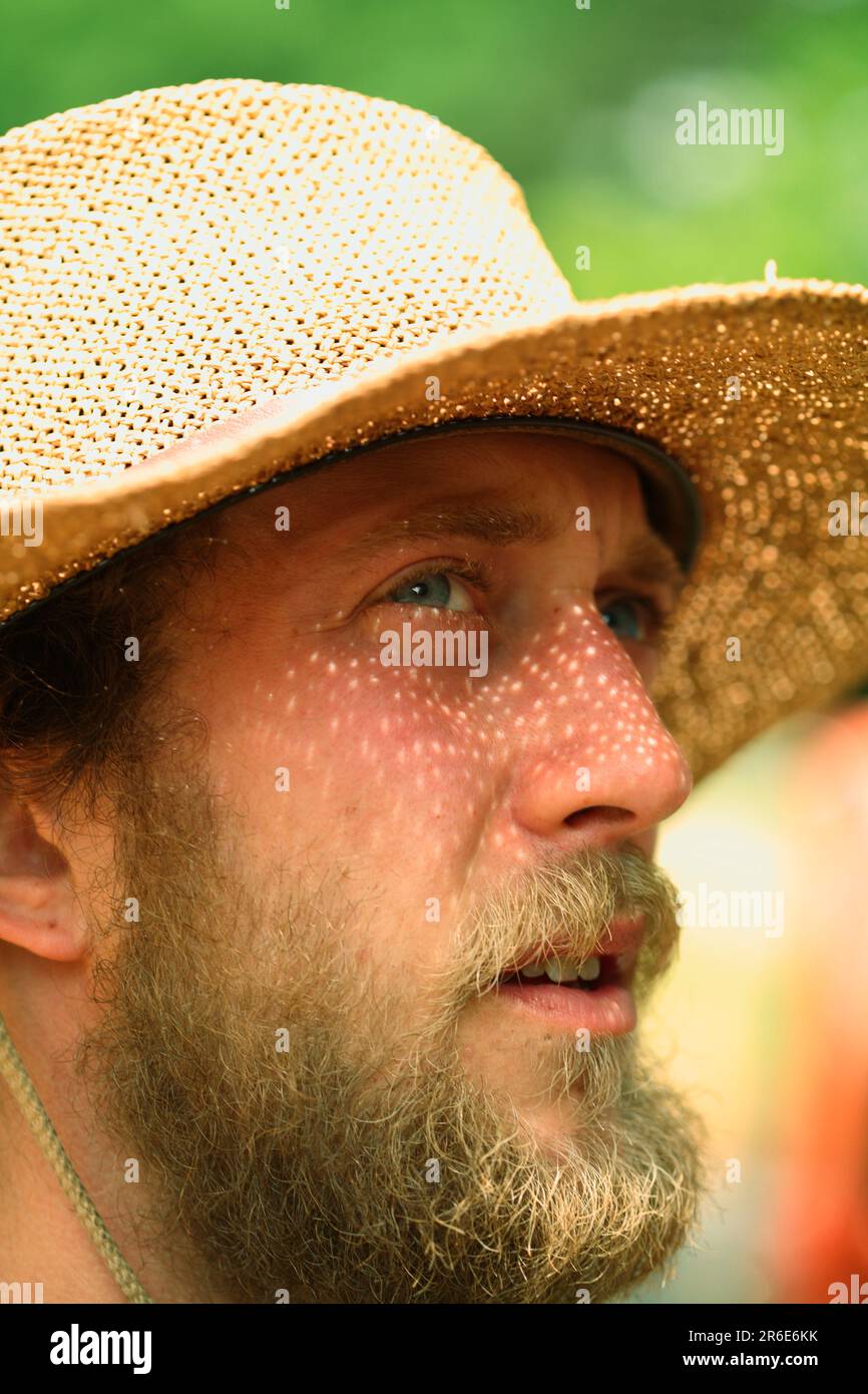 Ein Mann auf der Farm bei Circle Acres. Stockfoto
