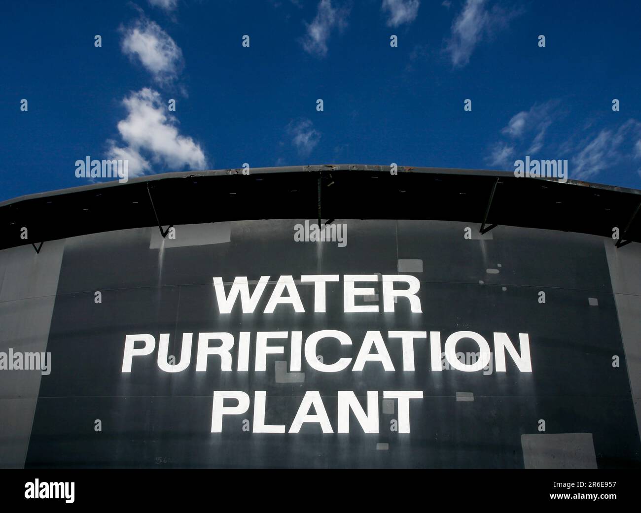 Wasseraufbereitungsanlage in der Raffinerie Stockfoto