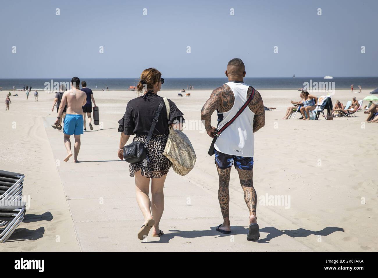 IJMUIDEN - 09/06/2023, IJMUIDEN - Strandbesucher am Strand IJmuiden genießen das Sommerwetter. ANP DINGENA MOL niederlande raus - belgien raus Stockfoto
