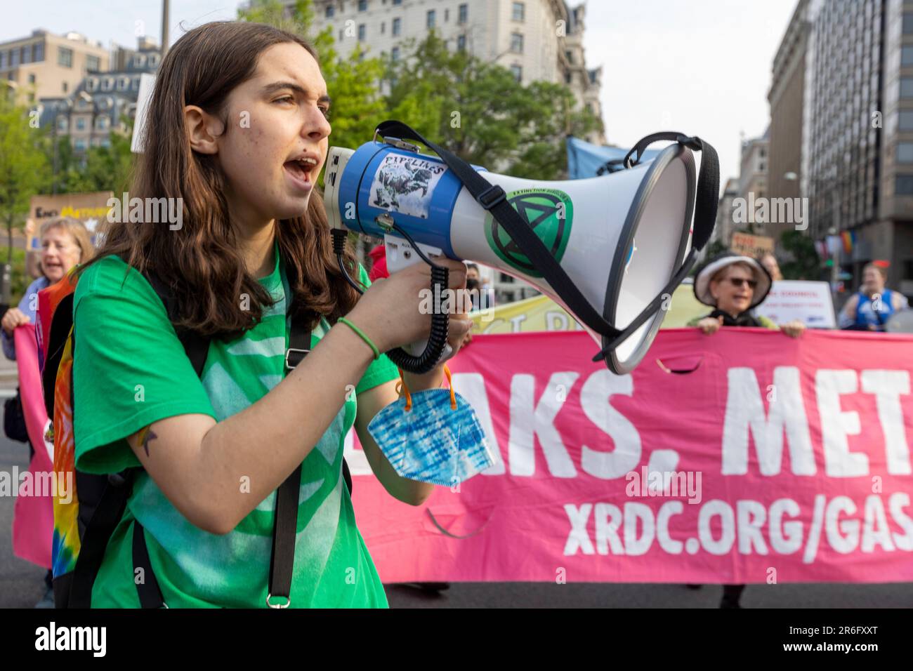 9. Juni 2023, Washington, District of Columbia, USA: Aktivisten protestieren gegen die Verwendung von Methan im District of Columbia Freitag, 9. Juni 2023 in Washington. Aktivisten fordern unter anderem eine öffentliche Erklärung, dass die Pläne von Washington Gas, die Methan-Infrastruktur der Hauptstadt zu ersetzen und zu nutzen, es der Stadt unmöglich machen werden, ihre Ziele zur Bekämpfung der Klimakrise zu erreichen; Weisen Sie die Kommission für den öffentlichen Dienst an, das Projekt zum Austausch von Rohren zu beenden, mit Ausnahme von Notfallreparaturen, die zum Schutz der Gesundheit und Sicherheit der Bewohner erforderlich sind; und sich zu verpflichten, sofort mit der Arbeit mit der Stadt admini zu beginnen Stockfoto