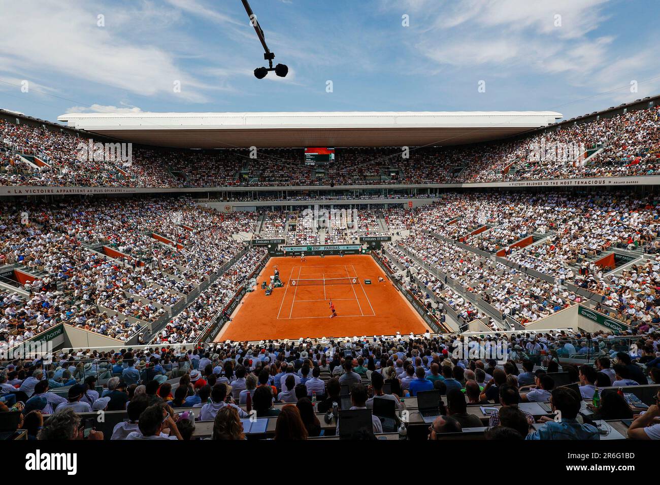 Paris, Frankreich, 9. Juni 2023. Erhöhter Panoramablick auf den Court Philippe Chatrier, Tennis-Turnier der French Open 2023 in Roland Garros am Freitag, den 09,06 2023. © Juergen Hasenkopf / Alamy Live News Stockfoto