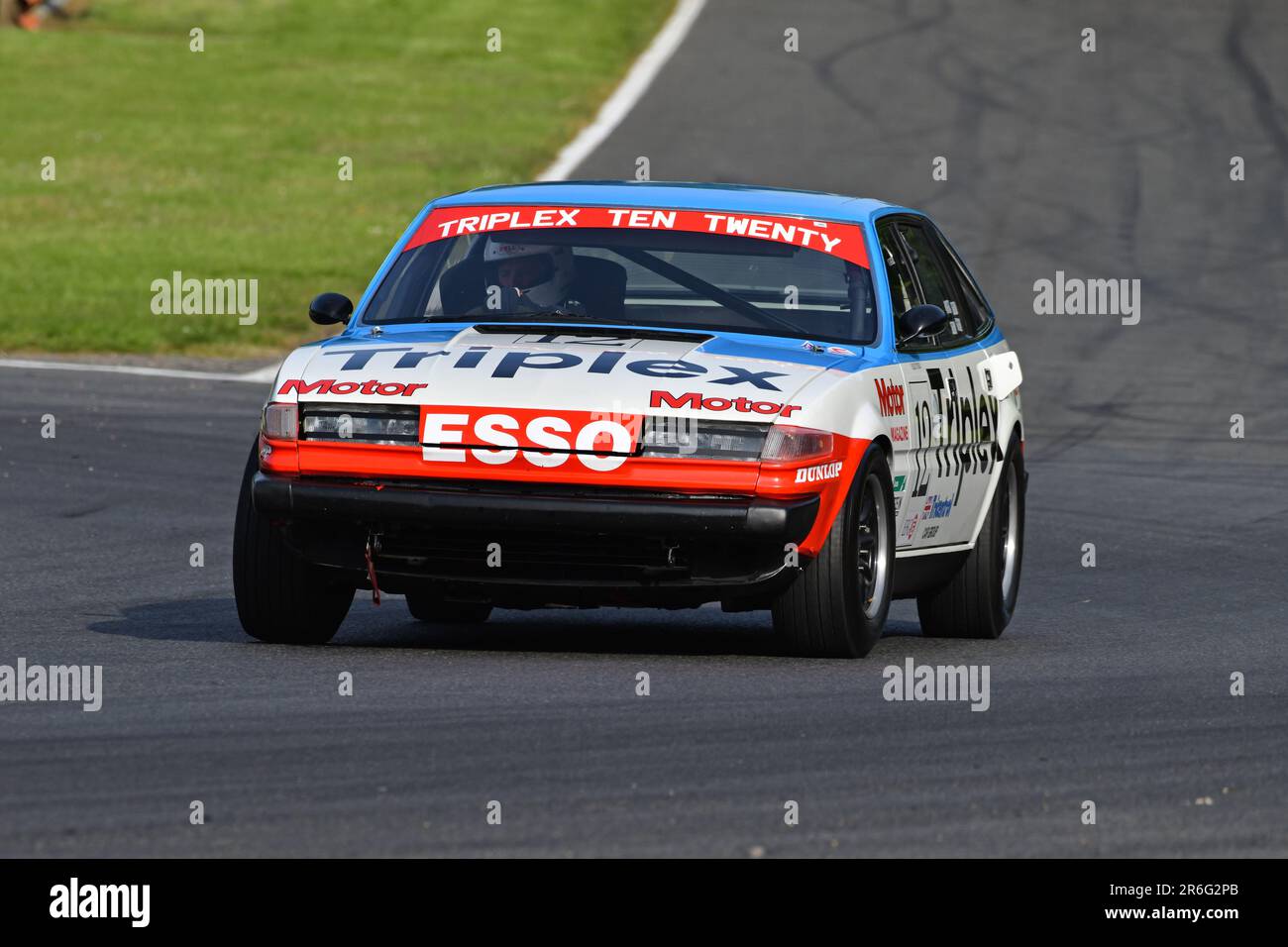 Adam Brindle, Rover SD1, HRDC „Gerry Marshall“ Trophy Series, über 30 Autos auf dem Spielfeld für ein fünfundvierzig Minuten dauerndes Fahrerrennen vor den 1980ern Stockfoto