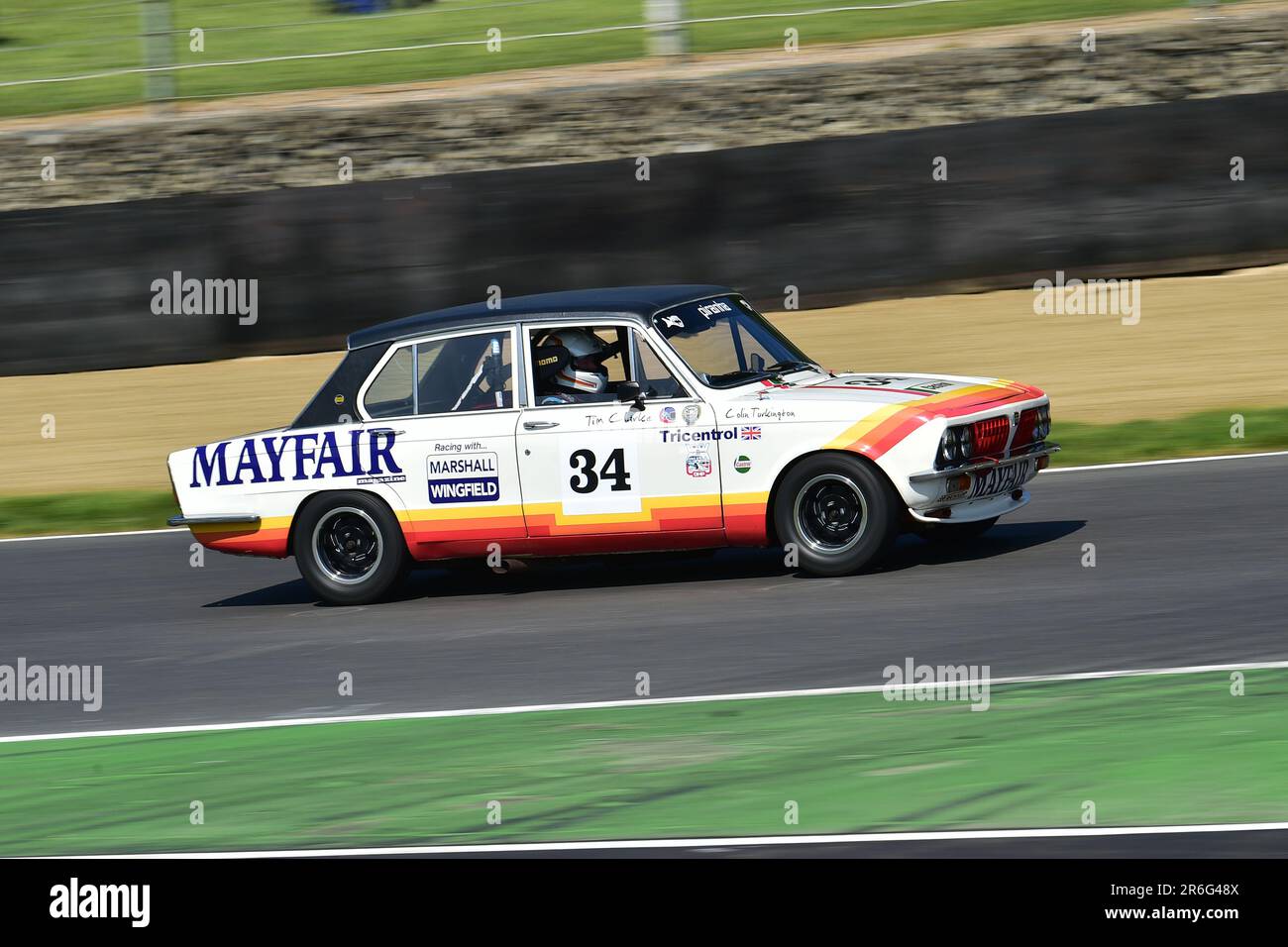 Tim Clarke, Triumph Dolomite Sprint, HRDC „Gerry Marshall“ Trophy Series, über 30 Autos auf dem Spielfeld für ein fünfundvierzig Minuten dauerndes Rennen mit zwei Fahrern mit Stockfoto