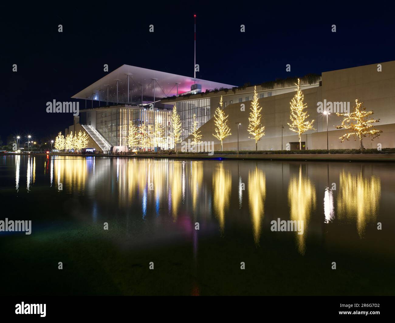 Weihnachtsstimmung mit Wasserreflexionen, Athen, Griechenland Stockfoto