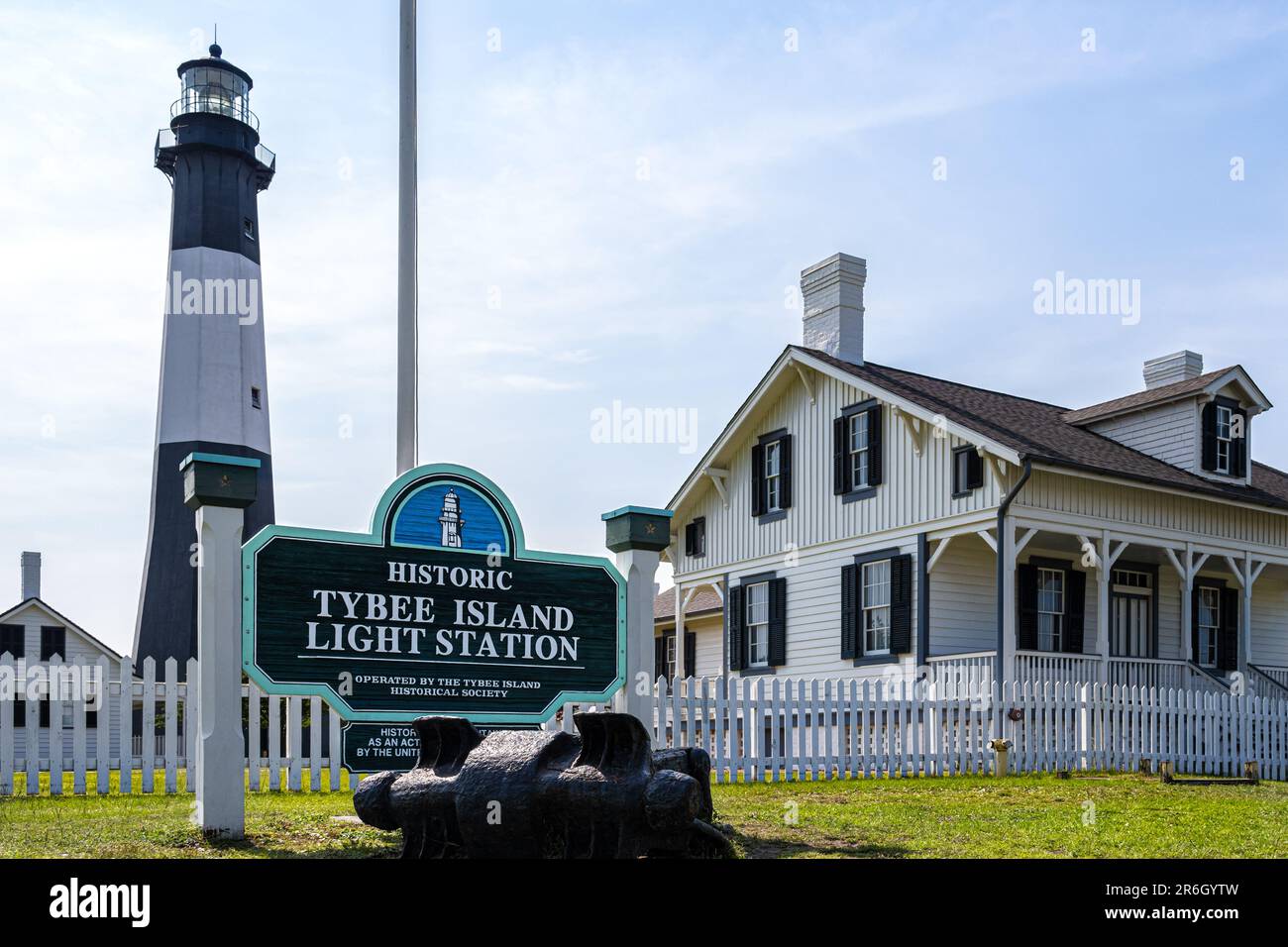 Tybee Island Light Station am North Beach und der Eingang zum Savannah River auf Tybee Island entlang der Georgia Coast östlich von Savannah. (USA) Stockfoto