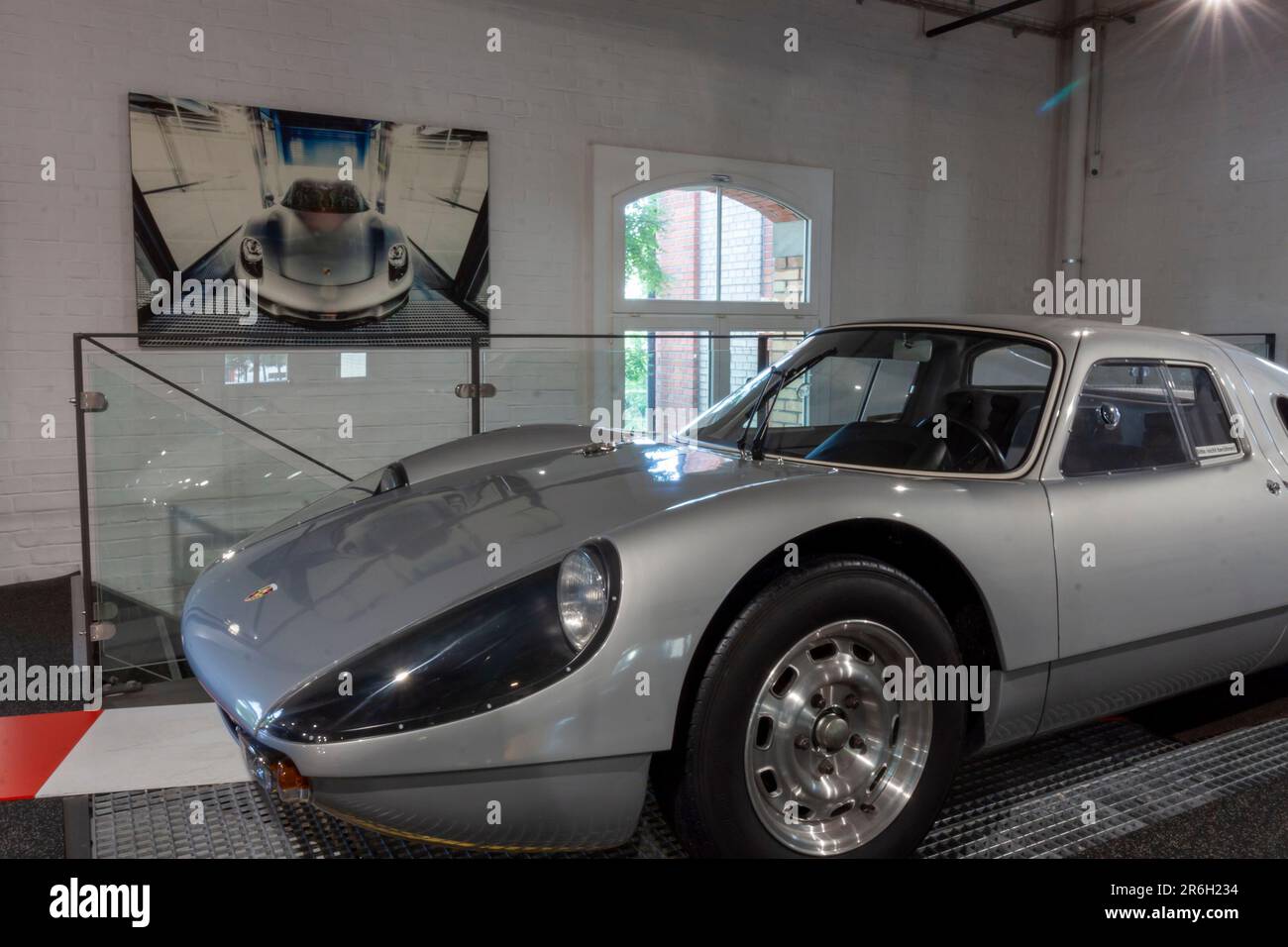 ROMANSHORN, SCHWEIZ - 4. JUNI 2023: Porsche 904 im Romanshorn-Museum Autobau erlebniswelt Stockfoto
