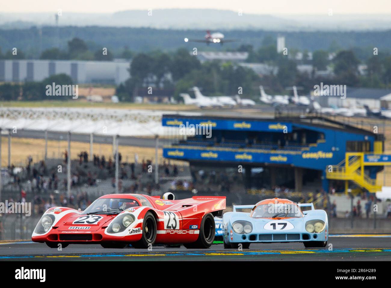 Le Mans, Frankreich. 09. Juni 2023. Porsche 917 K, gefahren von Hans Herrmann und Richard Attwood, Gewinner von Le Mans 1970 The Legends of the Race während der 24 Stunden von Le Mans 2023 auf dem Circuit des 24 Heures du Mans am 9. Juni 2023 in Le Mans, Frankreich – Foto Julien Delfosse/DPPI Gutschrift: DPPI Media/Alamy Live News Stockfoto