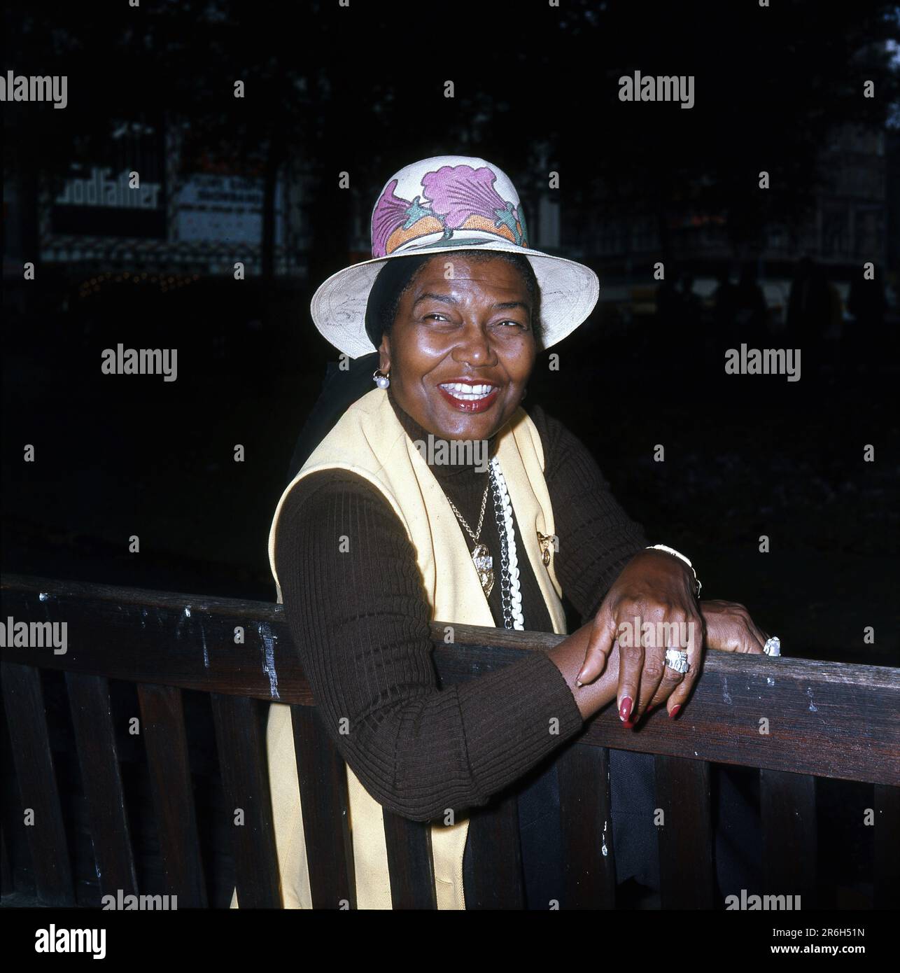 PEARL BAILEY hat am 1. 1972. September im Park am Leicester Square, London, ein ehrliches Porträt gedreht, als sie in London war, um im Talk of the Town Nachtclub in einem Konzert aufzutreten. Stockfoto