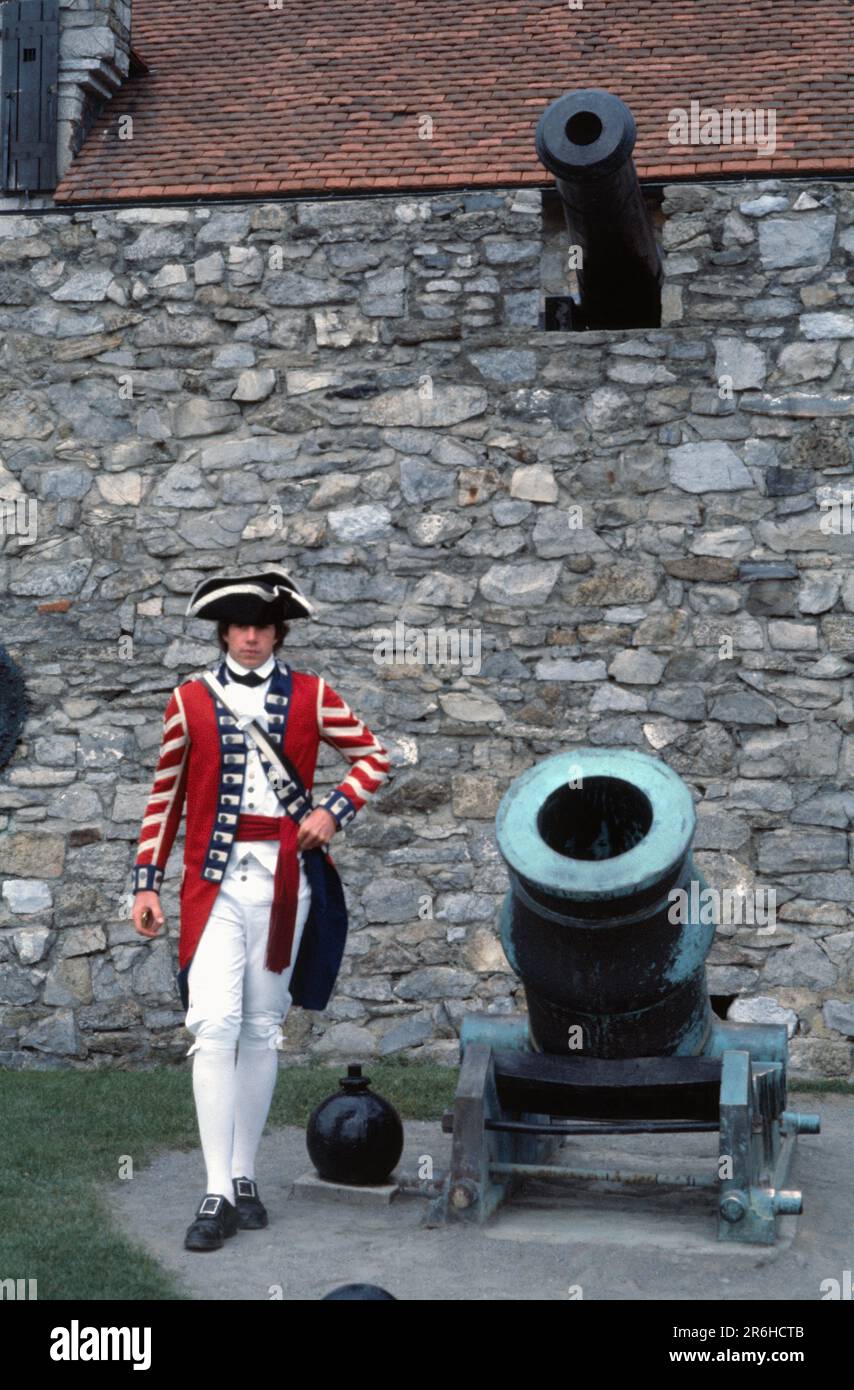 Oktober 1978 - Fort Ticonderoga, Nachstellung britischer Soldaten während der kolonialen Konflikte zwischen Großbritannien und Frankreich im 18. Jahrhundert, Kanonen Stockfoto